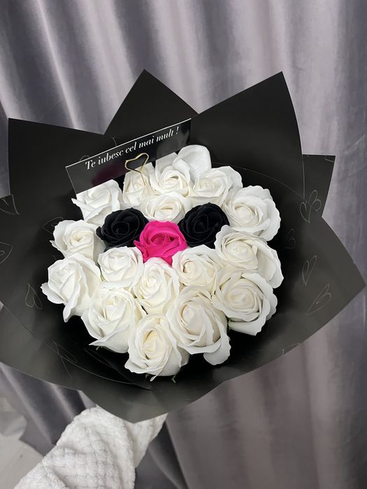 Buchet trandafiri sapun cu stitch ursulet coronita/ trandafiri cu sclipici