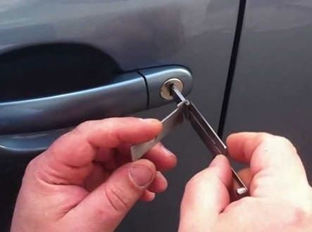 Deblocari Auto. Deblocari usi. Brașov