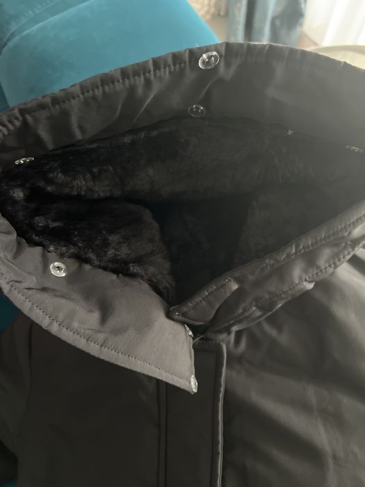 Jachetă parka neagră cu glugă cu blană Nou
