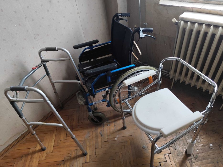 Vand Scaun Cu Rotile + Premergator + scaun WC