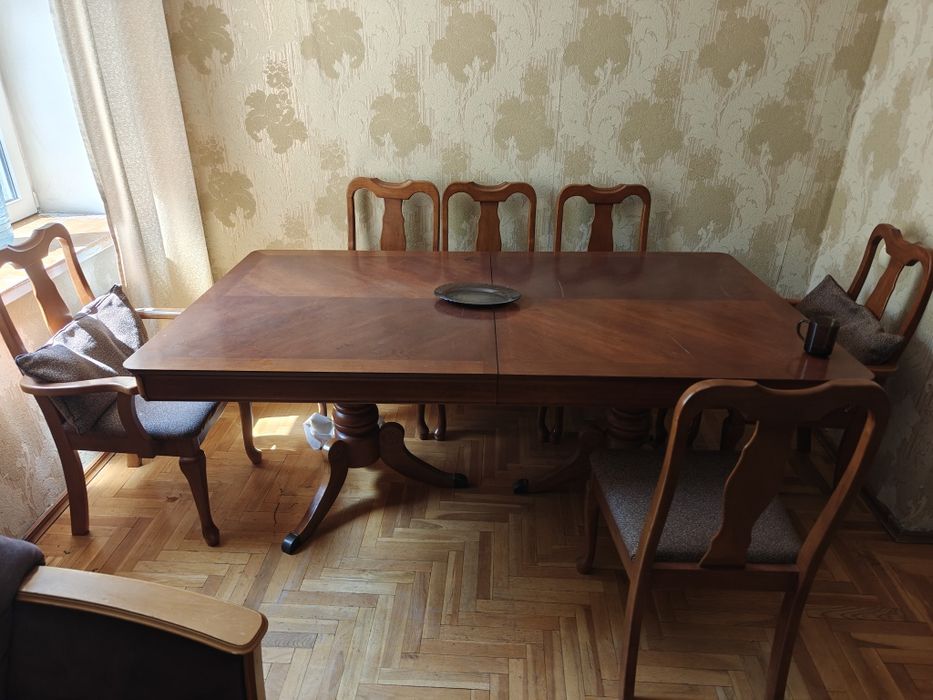 Продам стол и стулья