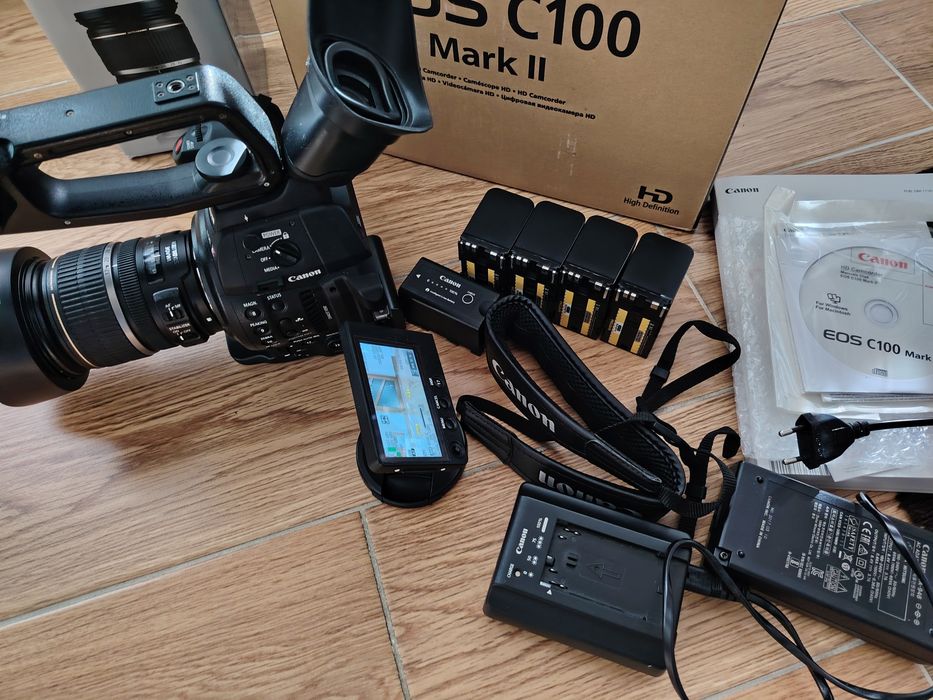Camera video Canon C100 Mark II + obiectiv Canon efs 17-55/2.8