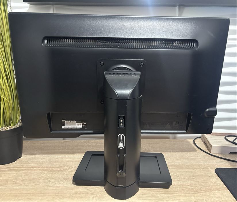 Геймърски Монитор BenQ XL2411-B  24" 144hz FullHD