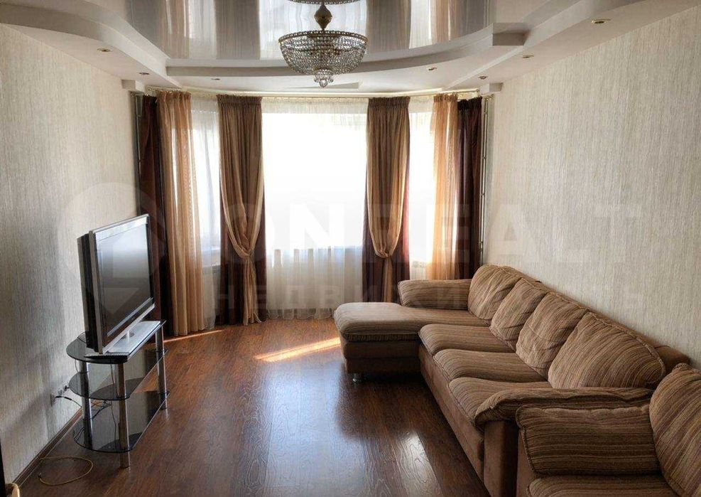 Сдам НЕ ДОРОГО большую комнату девушкам, в центре престижного р-на