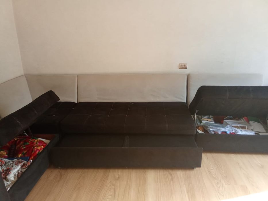 Диван длинный , тумбочка