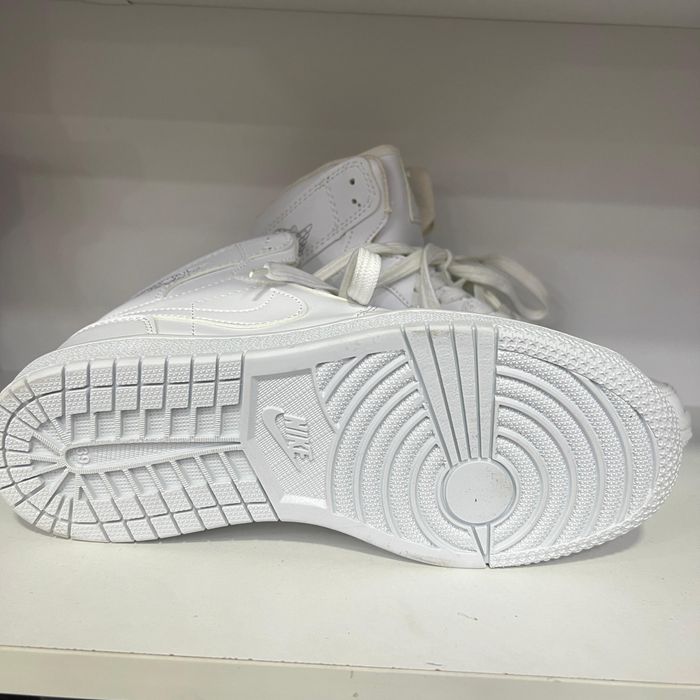 Продам кроссовки Air Jordan