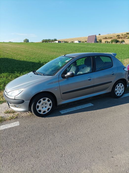 Vând Peugeot 206 înmatriculat,