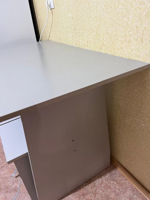 Стол и 4 стульчика