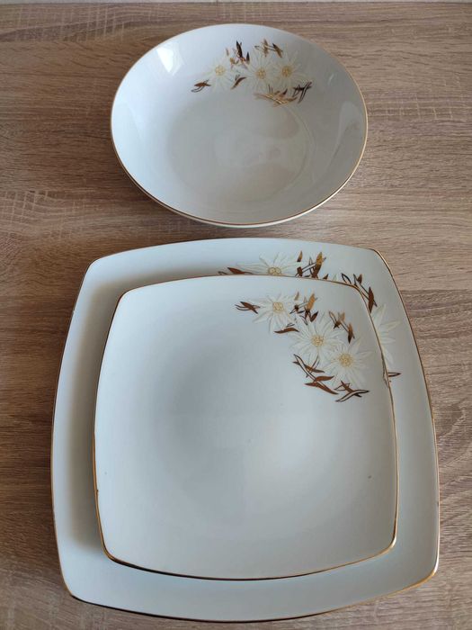 Vând set farfurii nou.