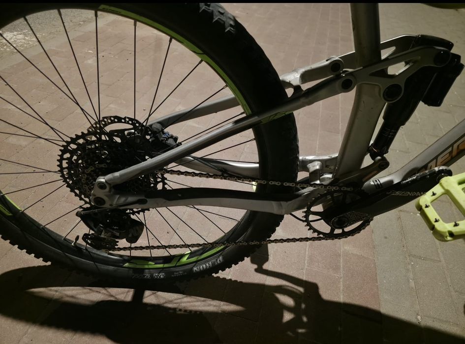 Bicicleta full suspension merida