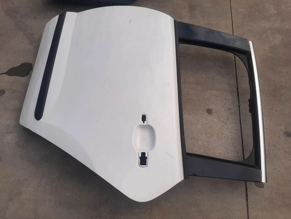 usa portiera stanga spate peugeot 3008