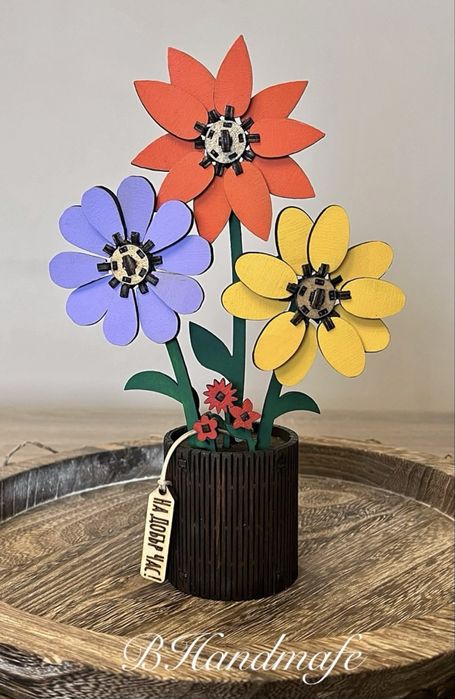 Персонализирани, дървени саксийка, молив и моловници - букети