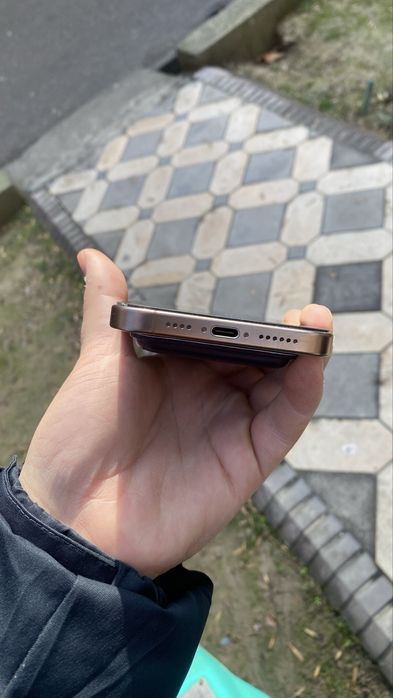 iPhone 16Pro max zapchasge