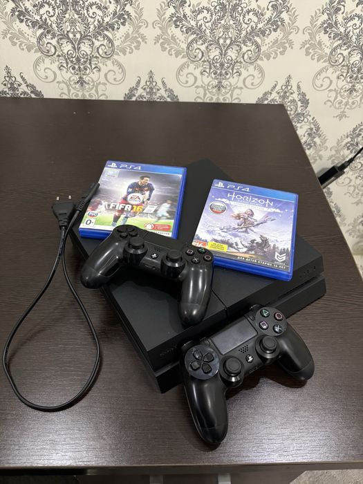 Playstation 4 500 гб fat +2 джойстика + 2 игры