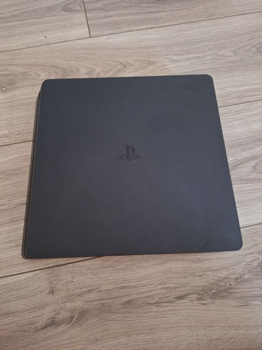 Vând Playstation 4 Slim Nou