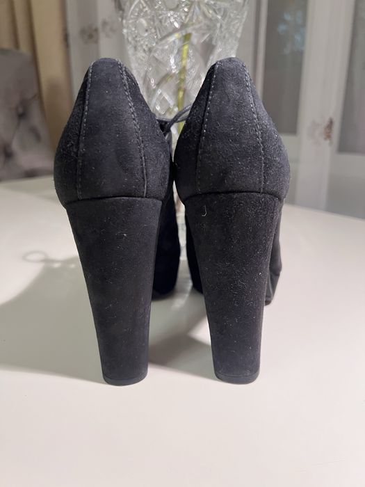 Замшевые ботильоны stuart wietzman оригинал