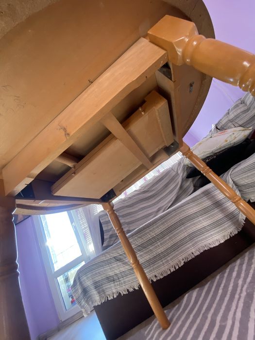 Дървена разтегателна кръгла маса – запазена