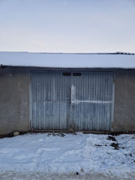 Vand apartament cu 3 camere Et. 1, suprafata 76 mp si garaj - Tasnad