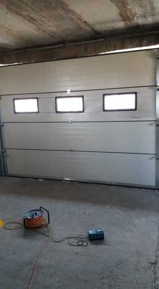 Usi de garaj cu hublouri,antracit