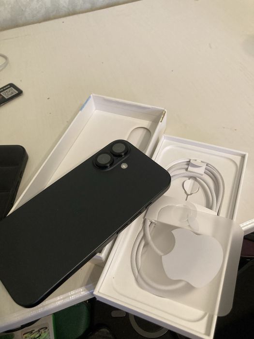 Продается iPhone 16 (128gb)