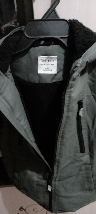 Продам куртку зимнию на мальчика