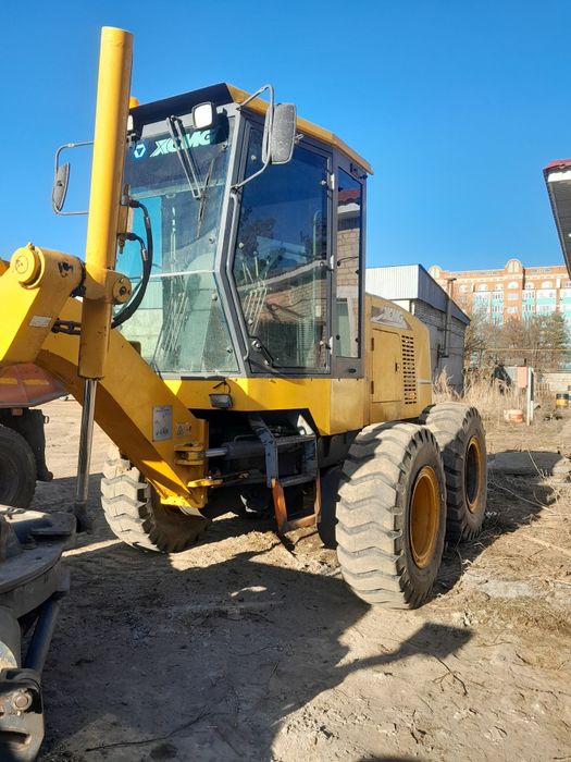 Продам грейдер XCMG 215