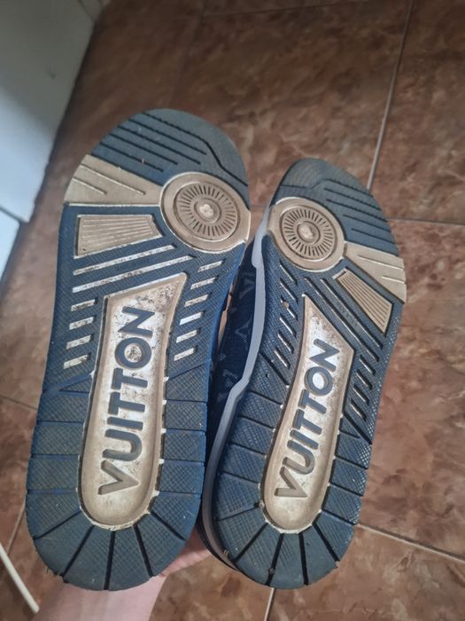 Louis Vuitton albastrii
