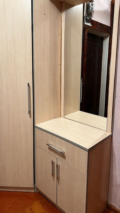 Продам прихожую.