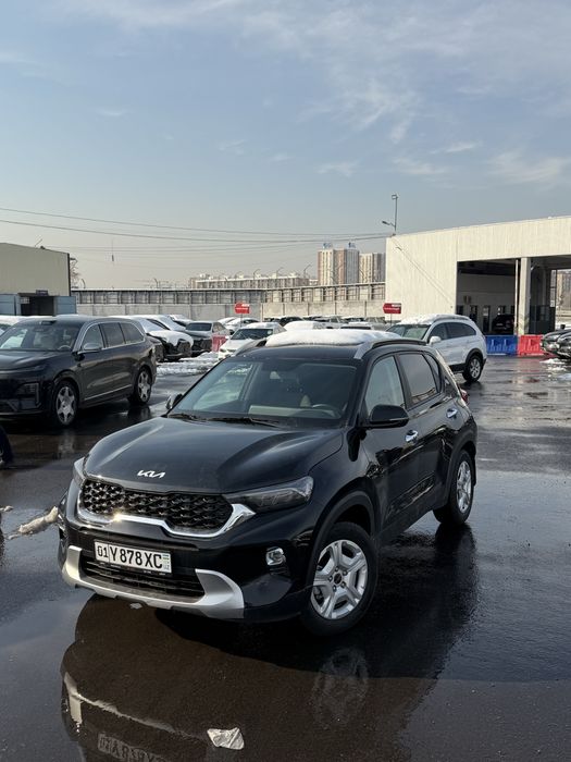 Kia sonet 2025 yil 23.000 km prabeg rangi qora kraska top toza
