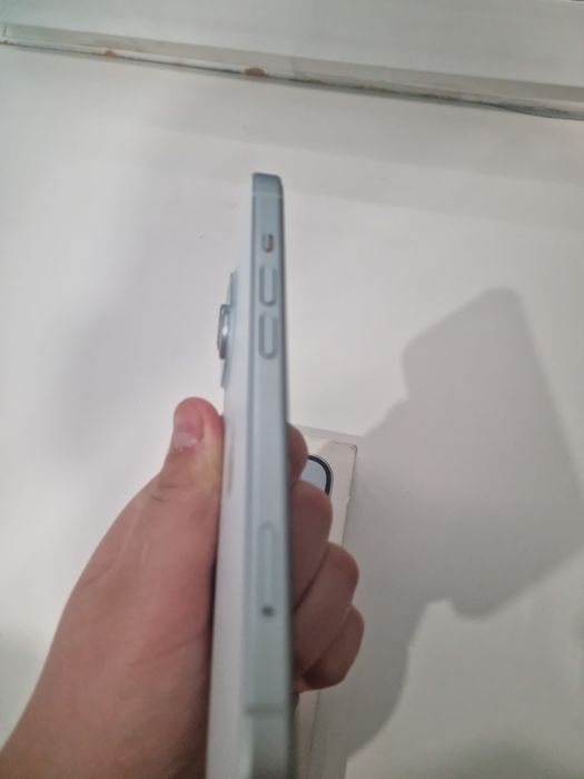 Продам Iphone 15 базовый