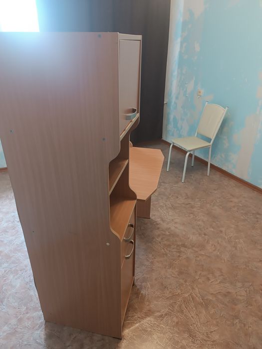 Продаю школьный мебель