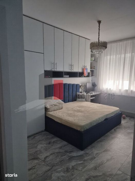 Vanzare apartament 3 camere 70 mp-Weiner Palada+loc de parcare