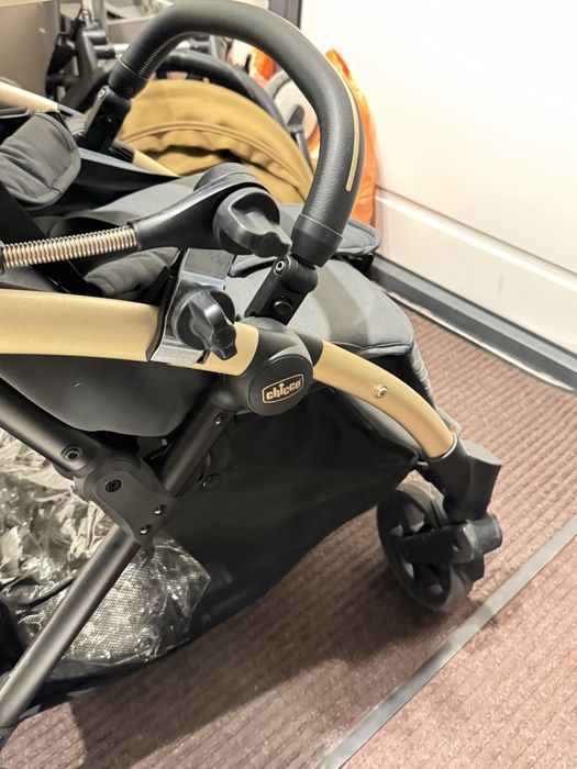 Продам коляску фирмы Chicco