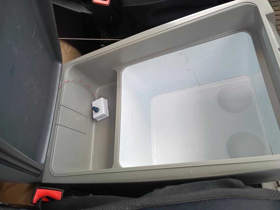 vand frigider/congelator auto 35 litri,waeco,compresor freon, 12/24 V