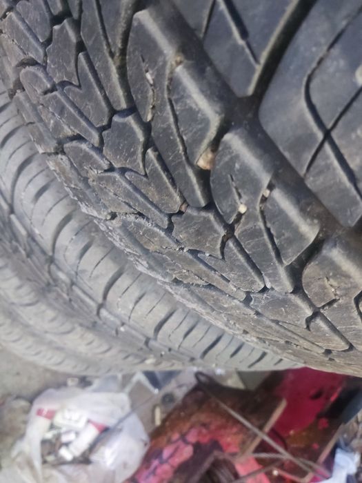 Продам шины 2 штуки