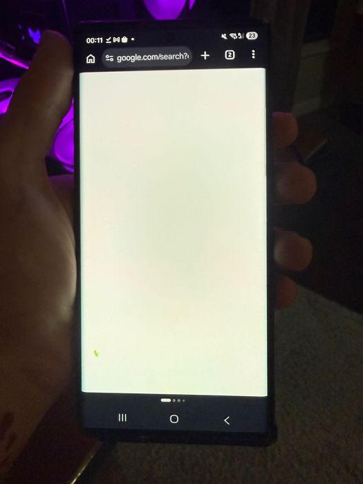 Samsung Galaxy S22 Ultra 256GB Работи отлично, козметични забележки по корпуса и малка зелена точка на дисплея