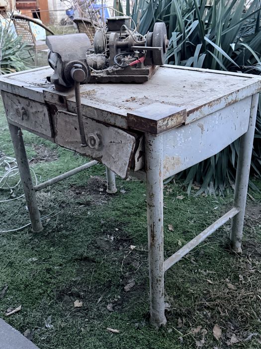 Тиски советские со столом