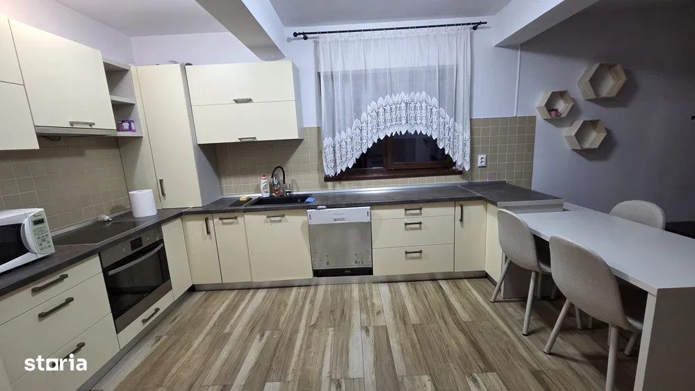 Duplex de inchiriat, 5 camere langa parcul Poligon din Floresti!