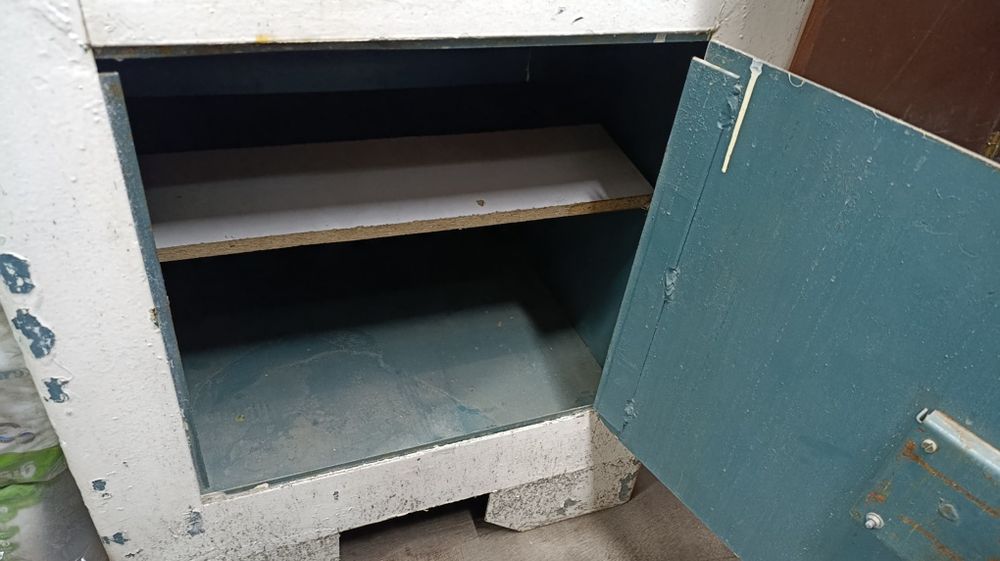 Продаётся сейф огнеупорный, состояние среднее...