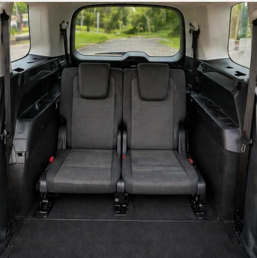 Inchiriez VW Touran 7 locuri automat DSG 2.0 TDI panoramic