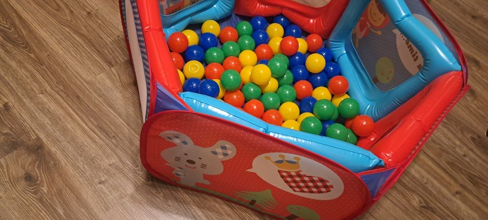 Baby fitness- сух басейн с омекотени страни и меки топки