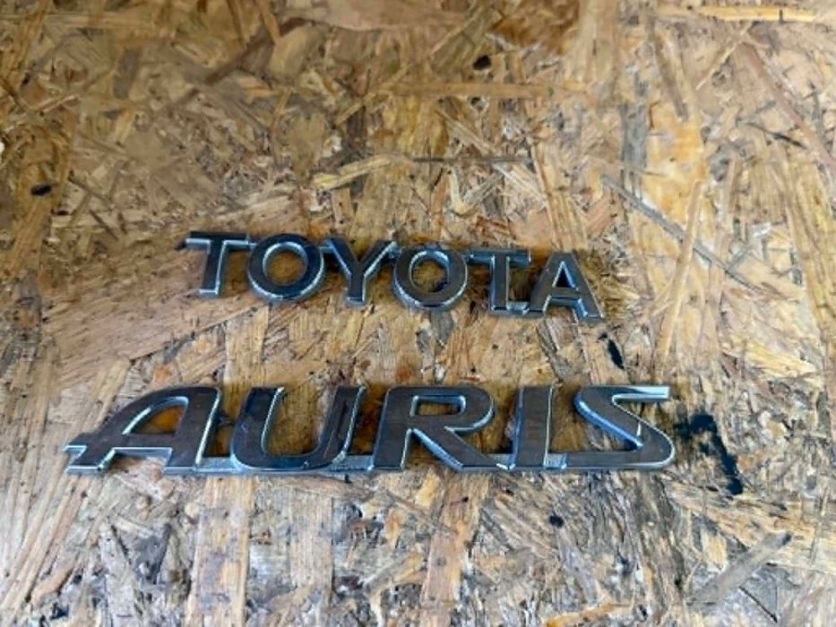 Надписи за Toyota Auris за заден капак 2009-2014г