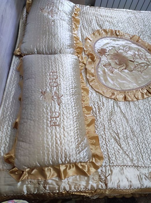 Покрывало с наволочками комплект