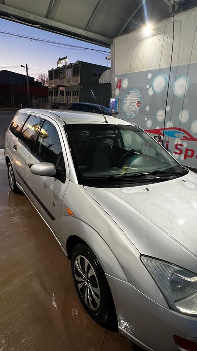 Vând Ford focus  .