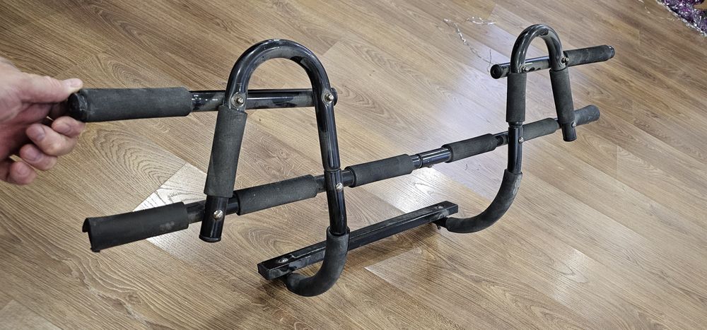 Турник для помещения.