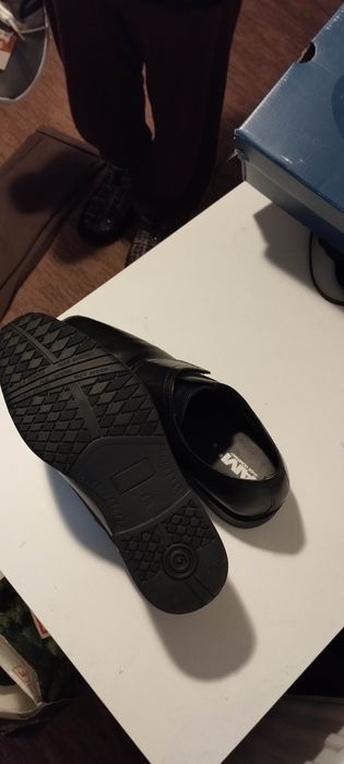 Pantofi  buni negri 37 și 35 și 46 adidași