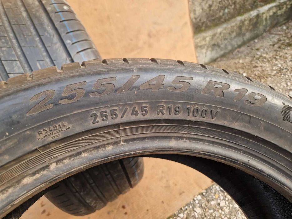 2 Pirelli R19 255/45 Летни гуми  DOT2223