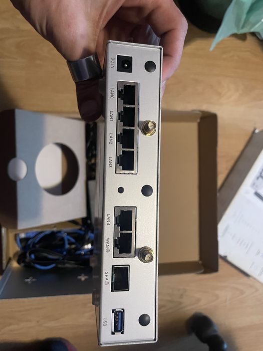 Turris Omnia, Router. Open Source, WiFi 6 (ax)