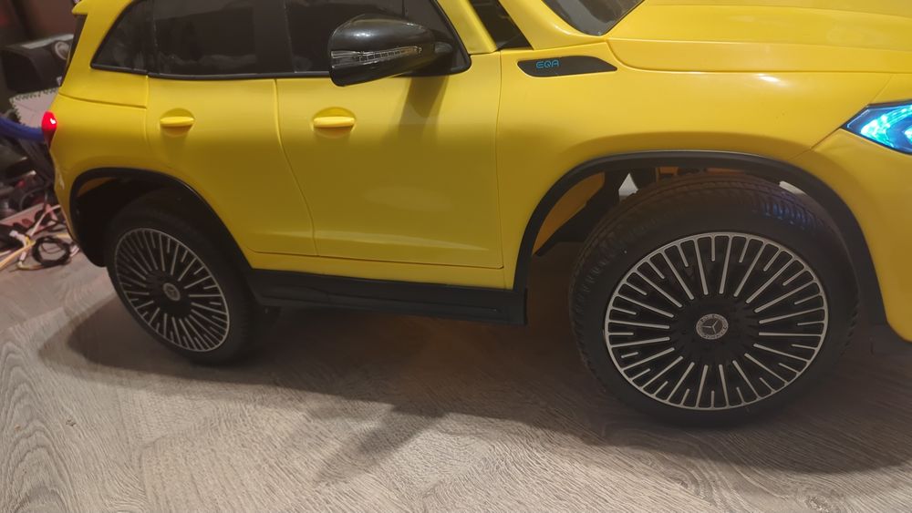 Masinuta electrica cu telecomanda