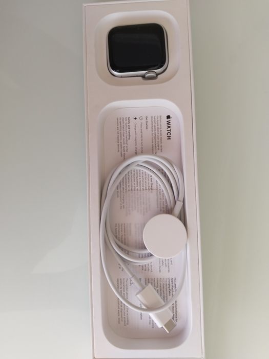 Часы НОВЫЕ Apple Watch SE